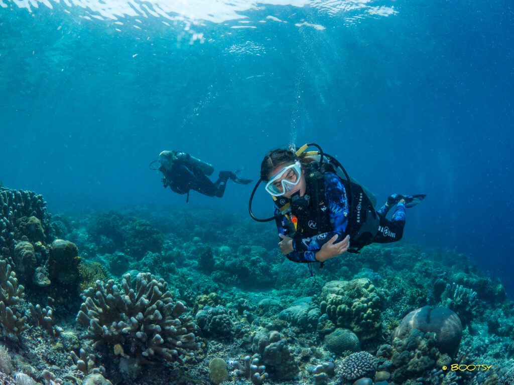 2 divers over the reef at Murex Manado